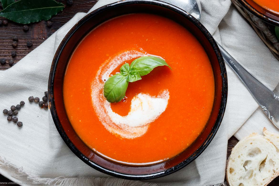 Köstliches Rezept für eine tomatige Suppe mit passierten Tomaten ...